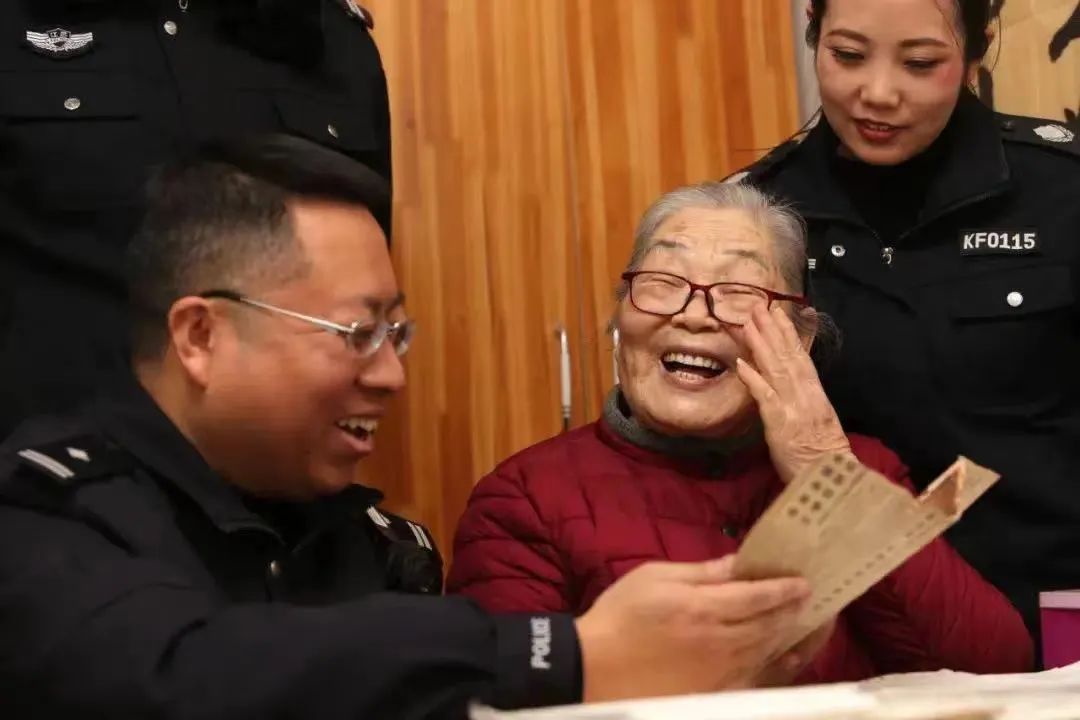 从橄榄绿到警服蓝续写,从橄榄绿到警服蓝配图
