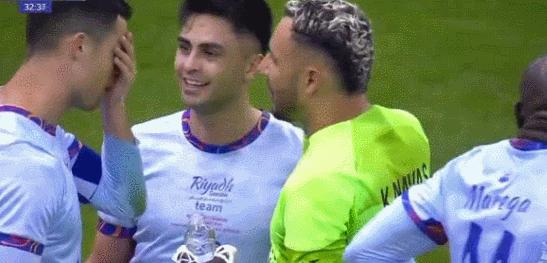 梅西进球c罗滑跪,梅西进球c罗跪滑图