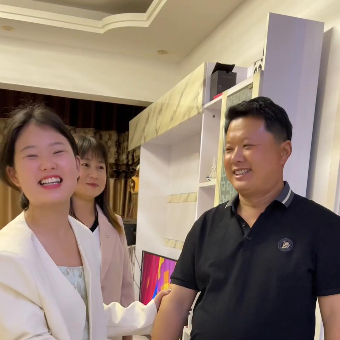 今天视频短一些，大家帮我娘家爸妈选选衣服吧，陕西表姐结...
