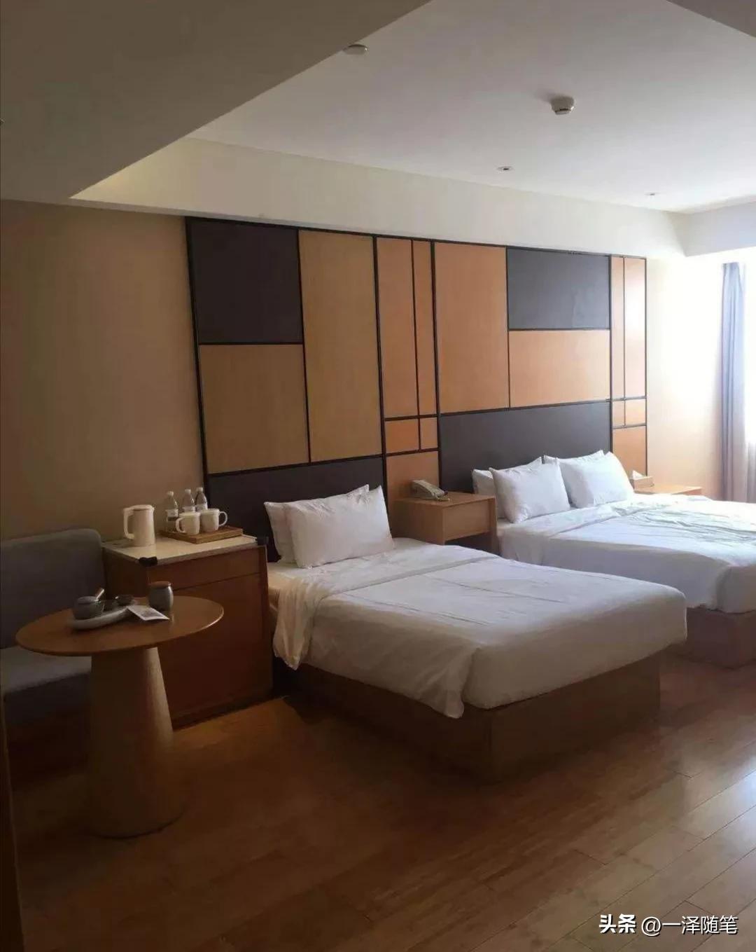 宾馆沐浴露疑似有不明液体,住客洗澡发现花洒有粪