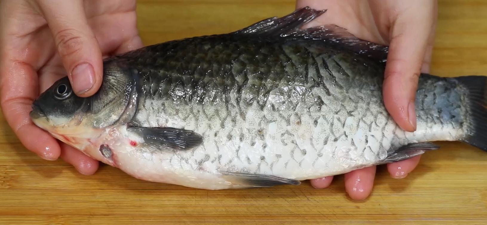 家常烧鱼放热水还是凉水好,烧鱼的时候怎么熬鱼料