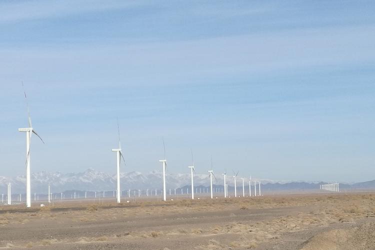 中国哪里的沙漠适合光伏发电,中国沙漠发电量