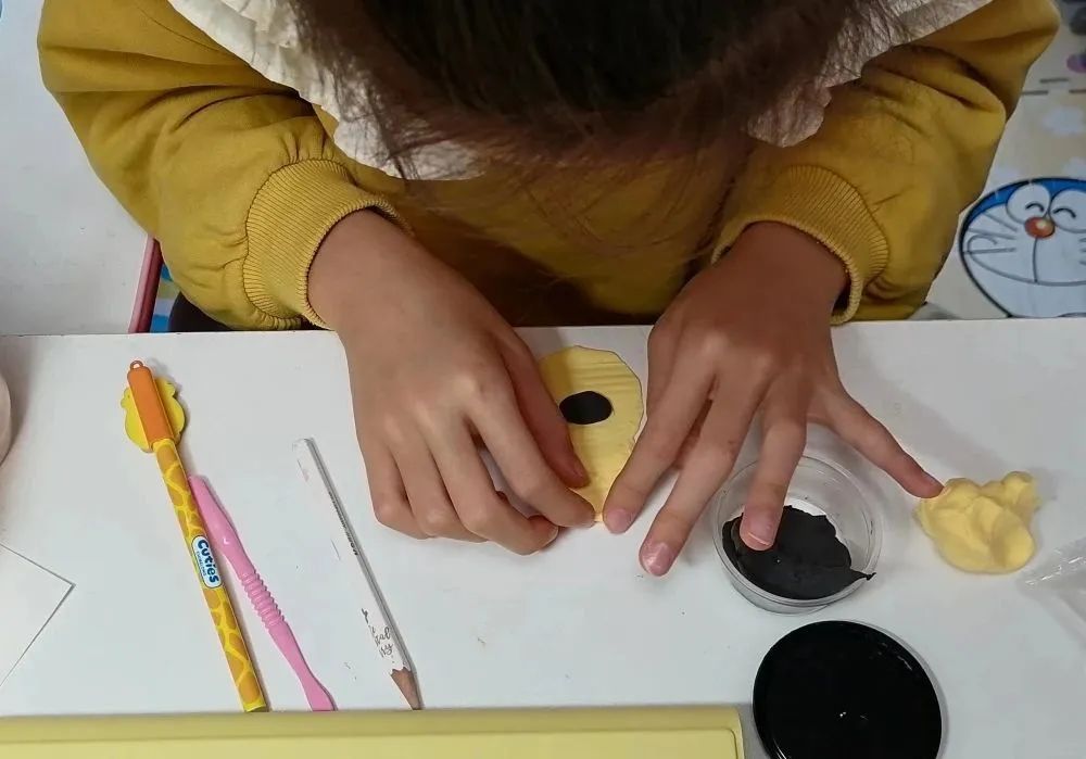 鐫﹂偦鐐瑰仛鎵嬪伐娲诲姩,宸ф墜鍖呴ズ瀛愬姵鍔ㄨ