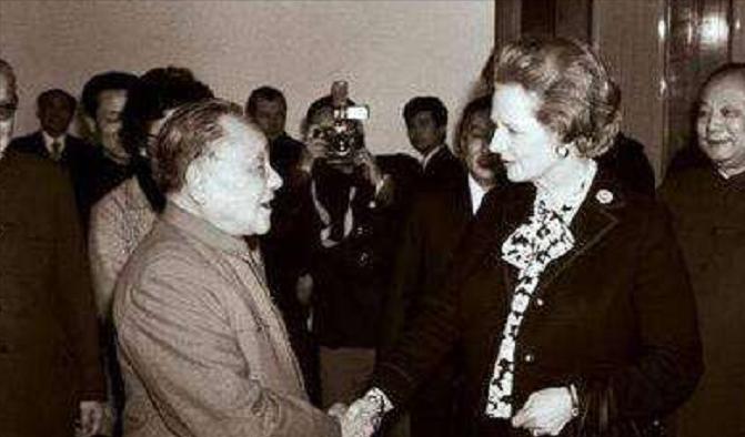 84年香港回归遭阻,邓公霸气回怼:要打随时恭候,铁娘子当场噤声