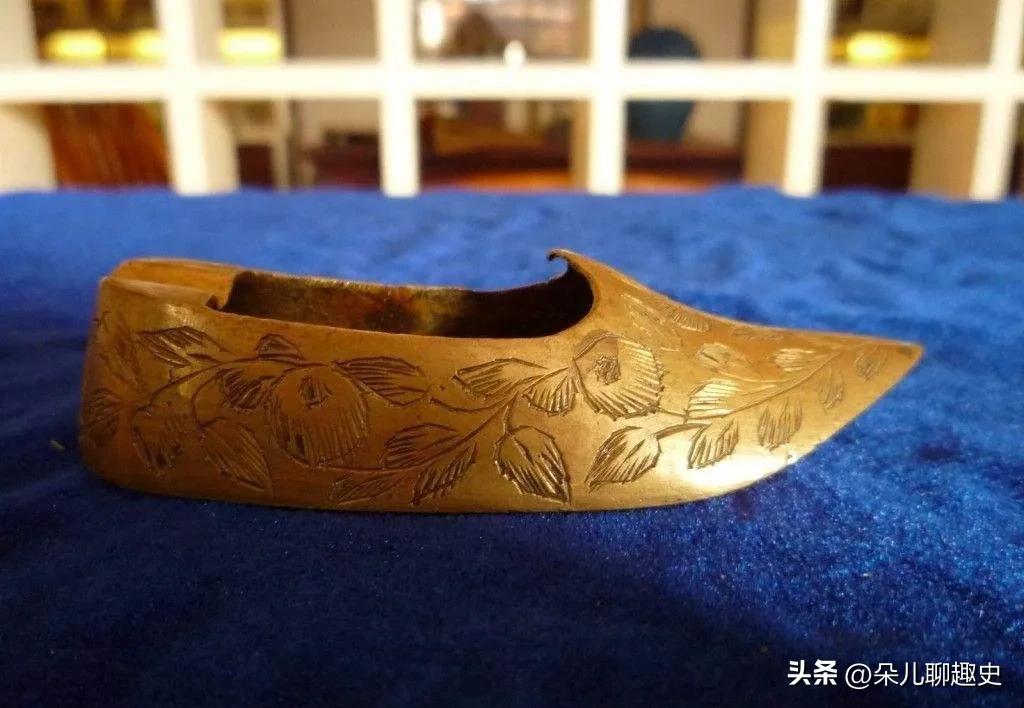 74岁大爷带小鞋鉴宝视频,大爷带三寸金莲鉴宝