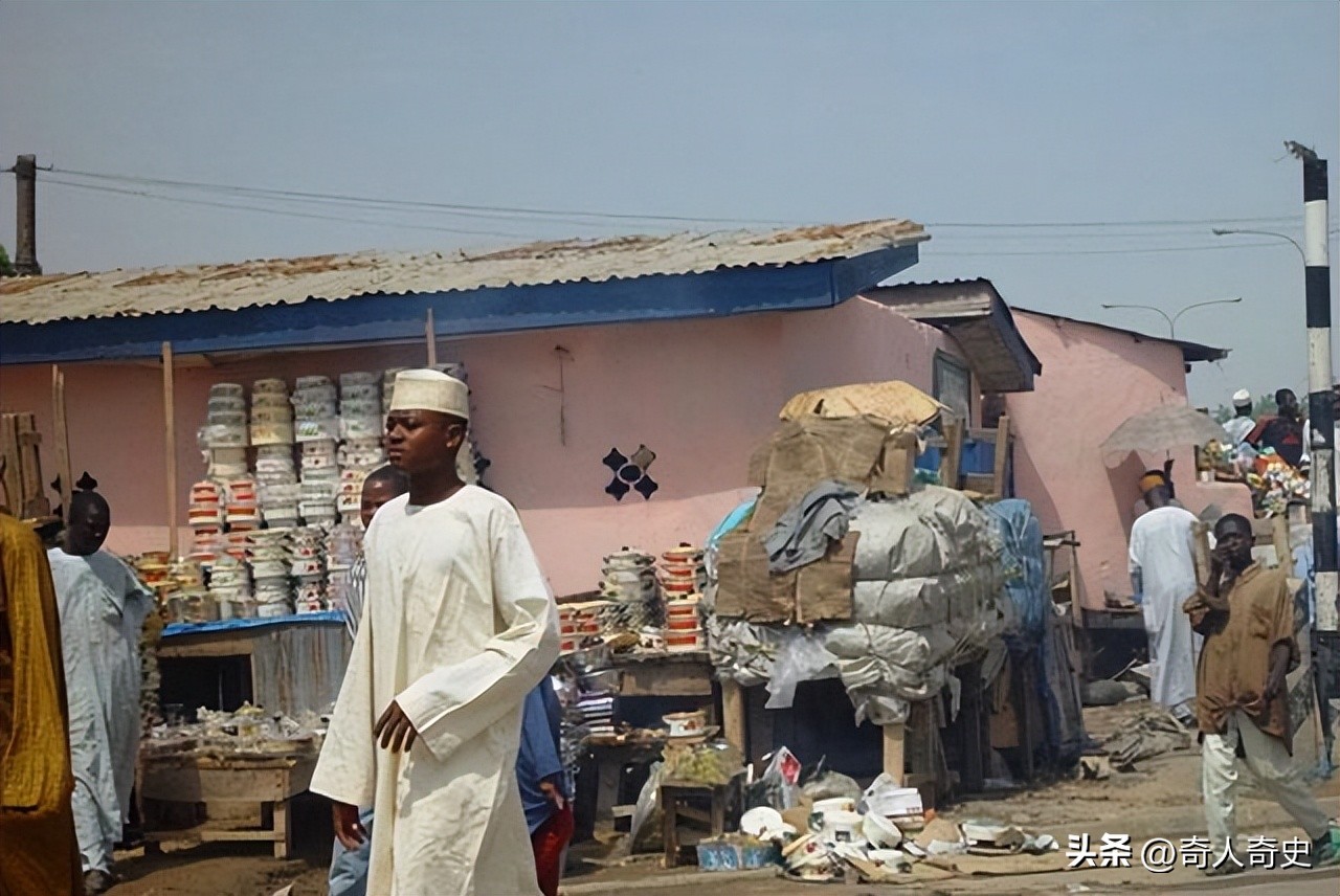 2019年，河南小伙意外当上非洲“酋长”，坐拥百亩地