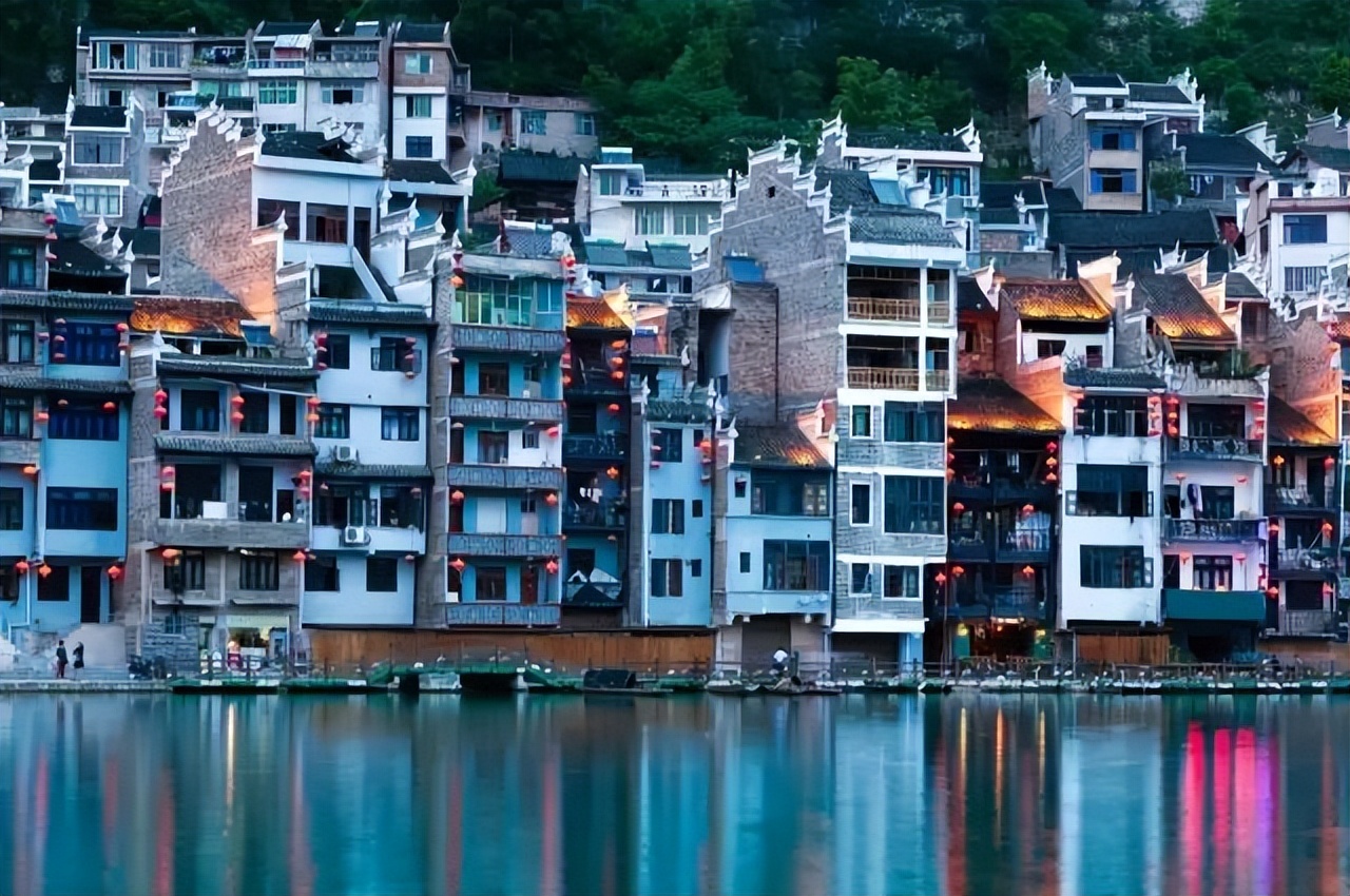 世界上最著名的十大古镇,云南著名古镇景点排名