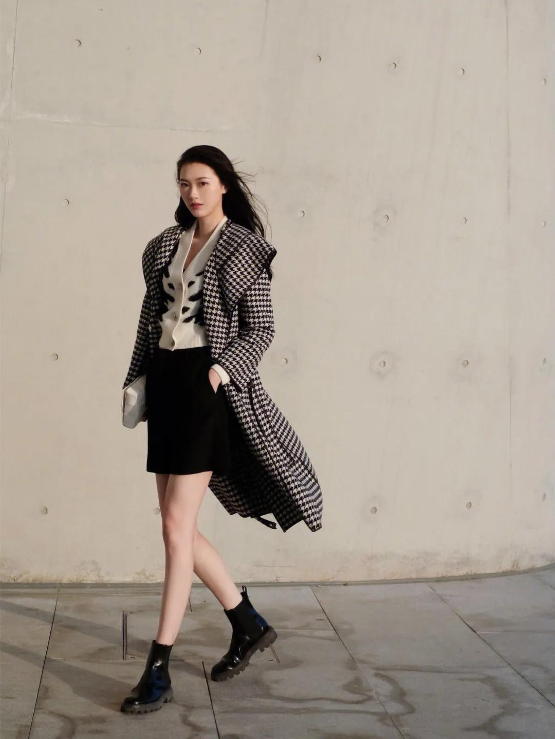 轻灵千鸟格，不会皱的大衣