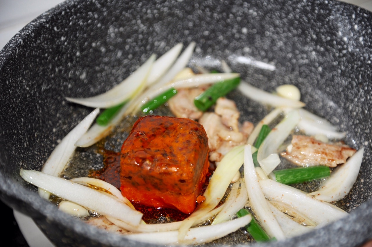 一块火锅底料怎么做麻辣烫,一块火锅底料怎么做冒菜