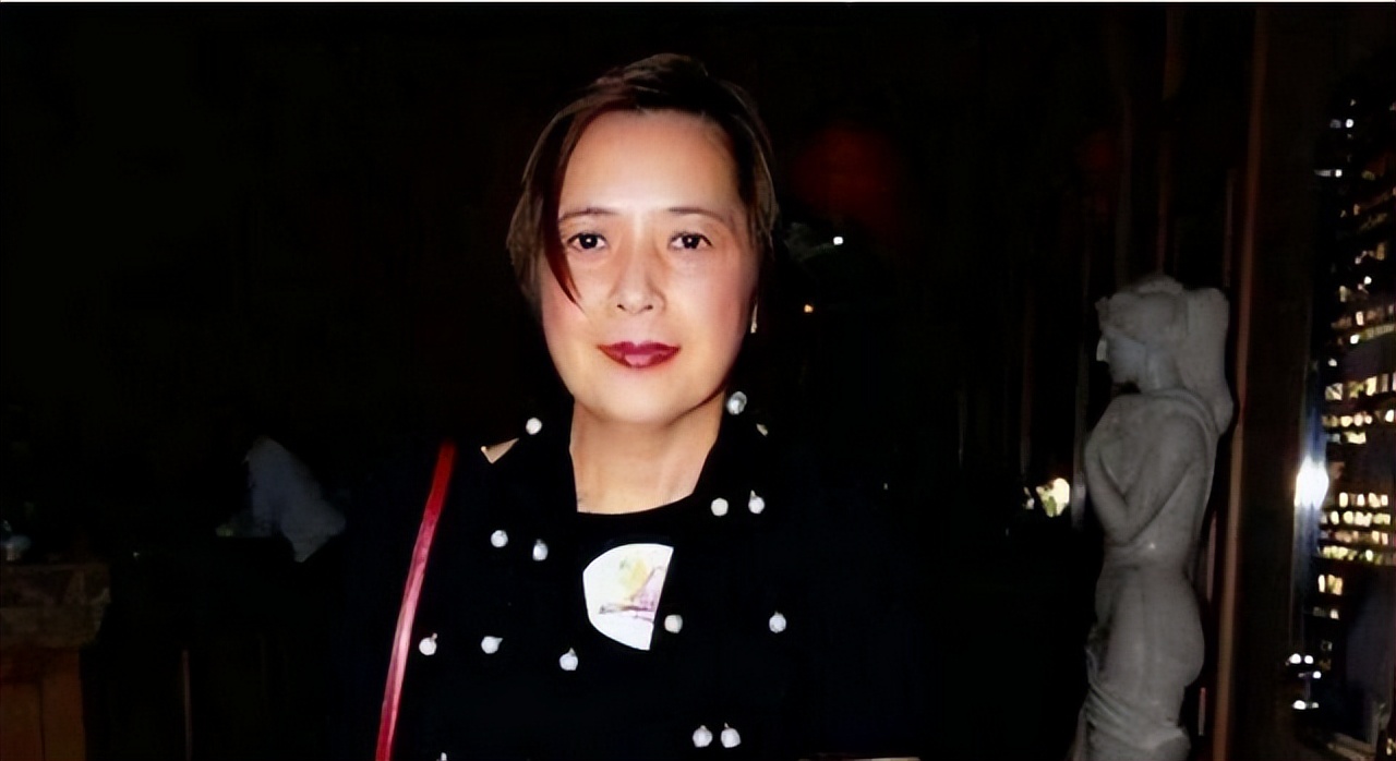 她是香港铜锣湾“主人”，一年光租金就25亿，家族是TVB前东家