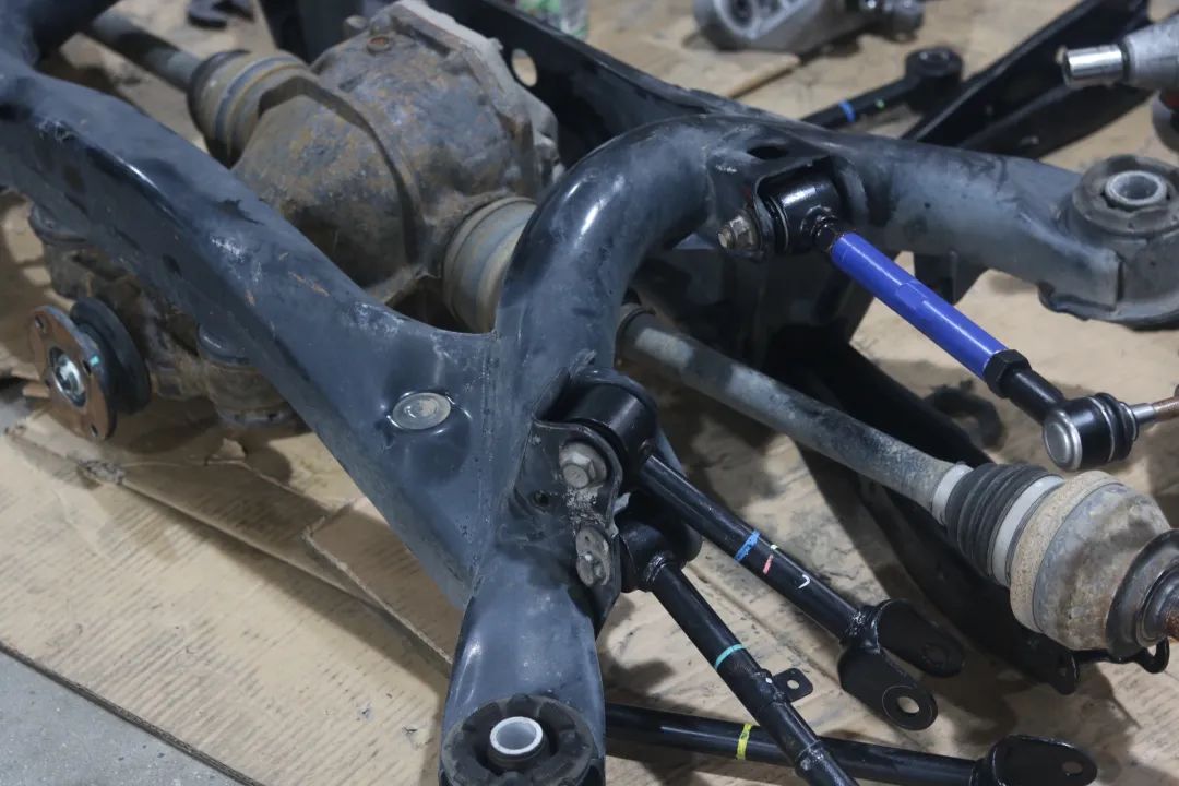 13代半皇冠底盘松散回炉重造,十三代皇冠彻底整备