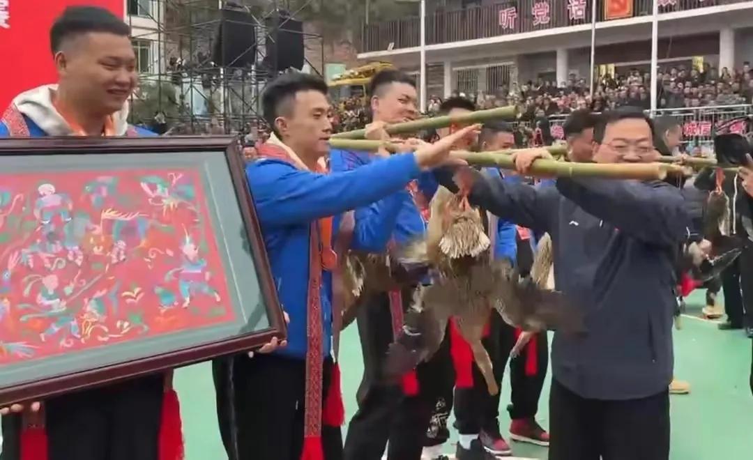 被这首助力神曲*脑洗**了（足球飞翔）贵州篮球足球助力神曲