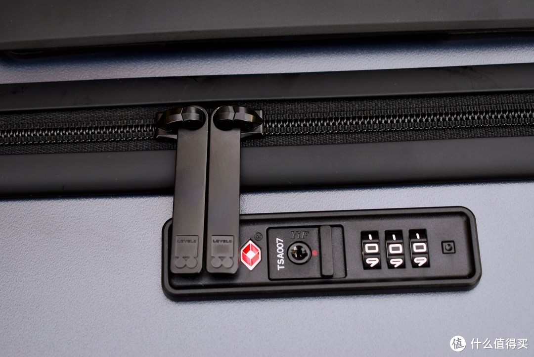 地平线8号城市脉搏行李箱，质感突出，干湿分离，真的好用