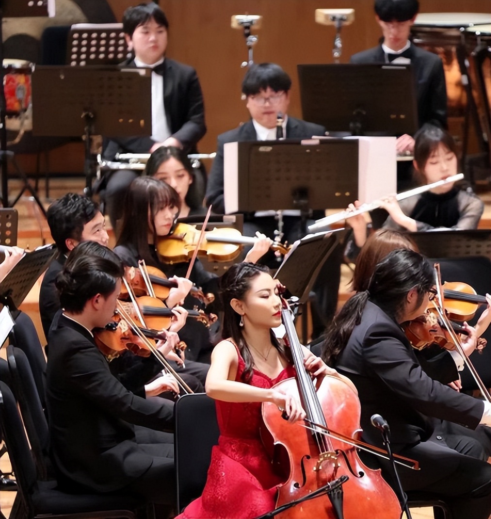 威德曼大提琴协奏曲《黑暗琴弦》的音色音响特征