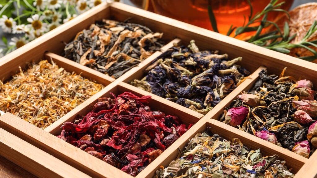 一年四季睡前适合喝的茶,温性的茶适合男女老少一年四季喝