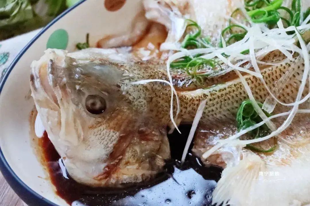 清蒸鱼的做法用盐吗,清蒸鱼加了清蒸豉油要加盐吗