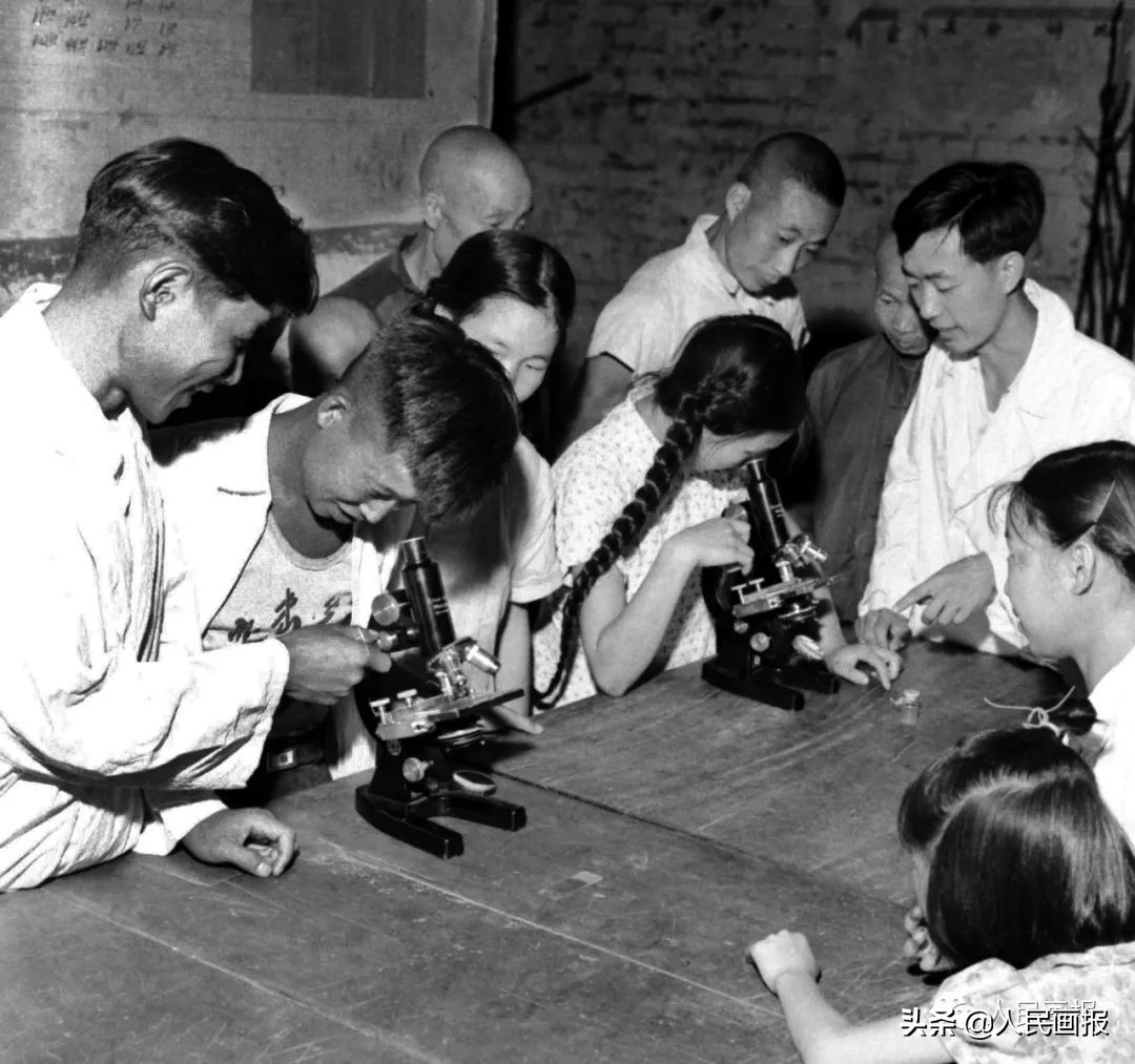 危急时刻他们筑牢生命屏障,守护群众安全他们冲在抗洪一线