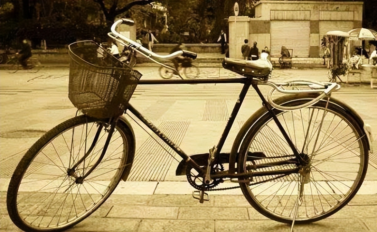 80年代，一辆“永久牌”自行车价值工人5月工资，等同现今多少钱