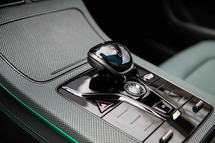 汉EV，用「中式豪华」走出了一条属于自己的路