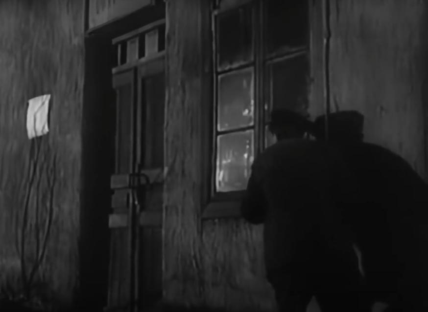 《青年近卫军》中谍战女孩的情感秘境，揭示风流背后的坚贞与纯真