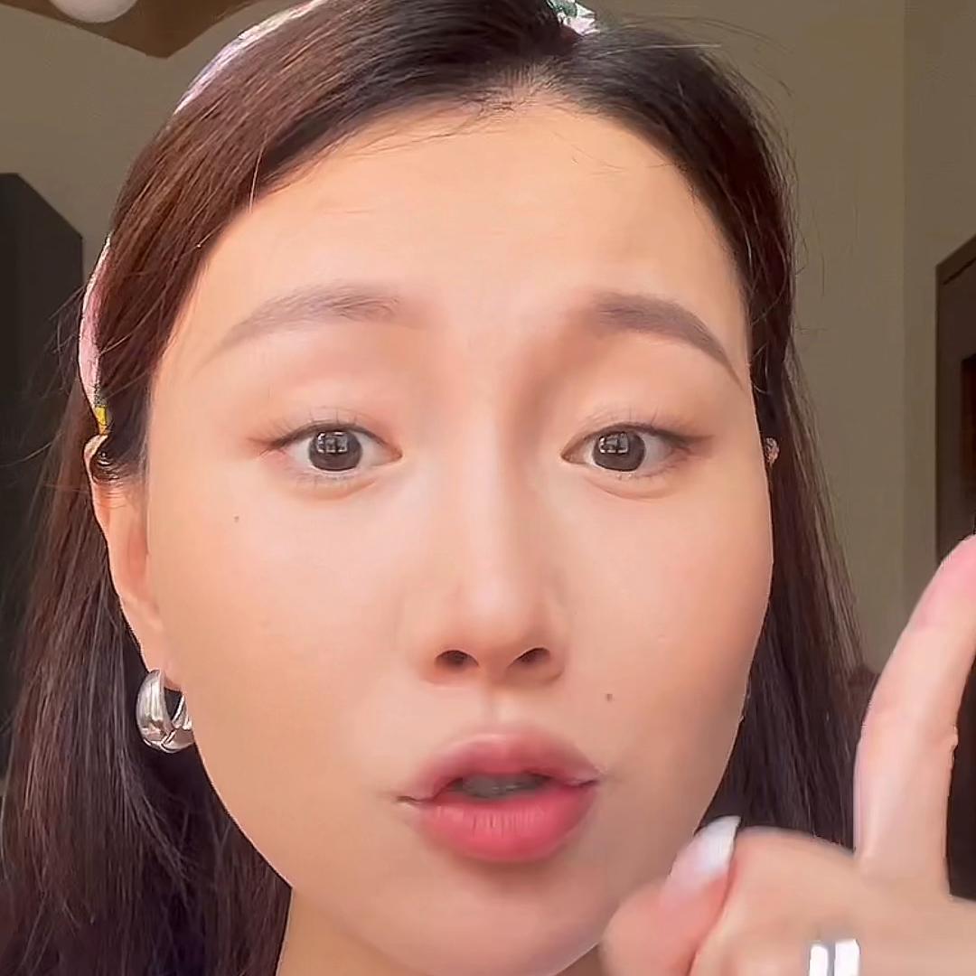 不要盲目祛痘痘,青春期满脸疙瘩自卑