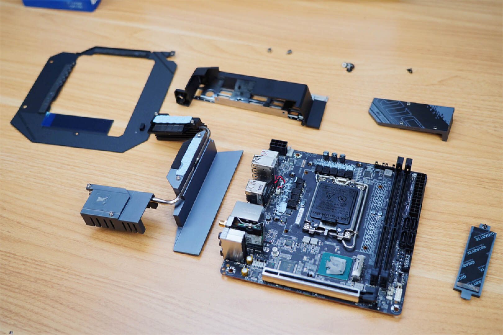 技嘉b760i迷你雕用什么散热器,技嘉b760小雕主板配13代i5