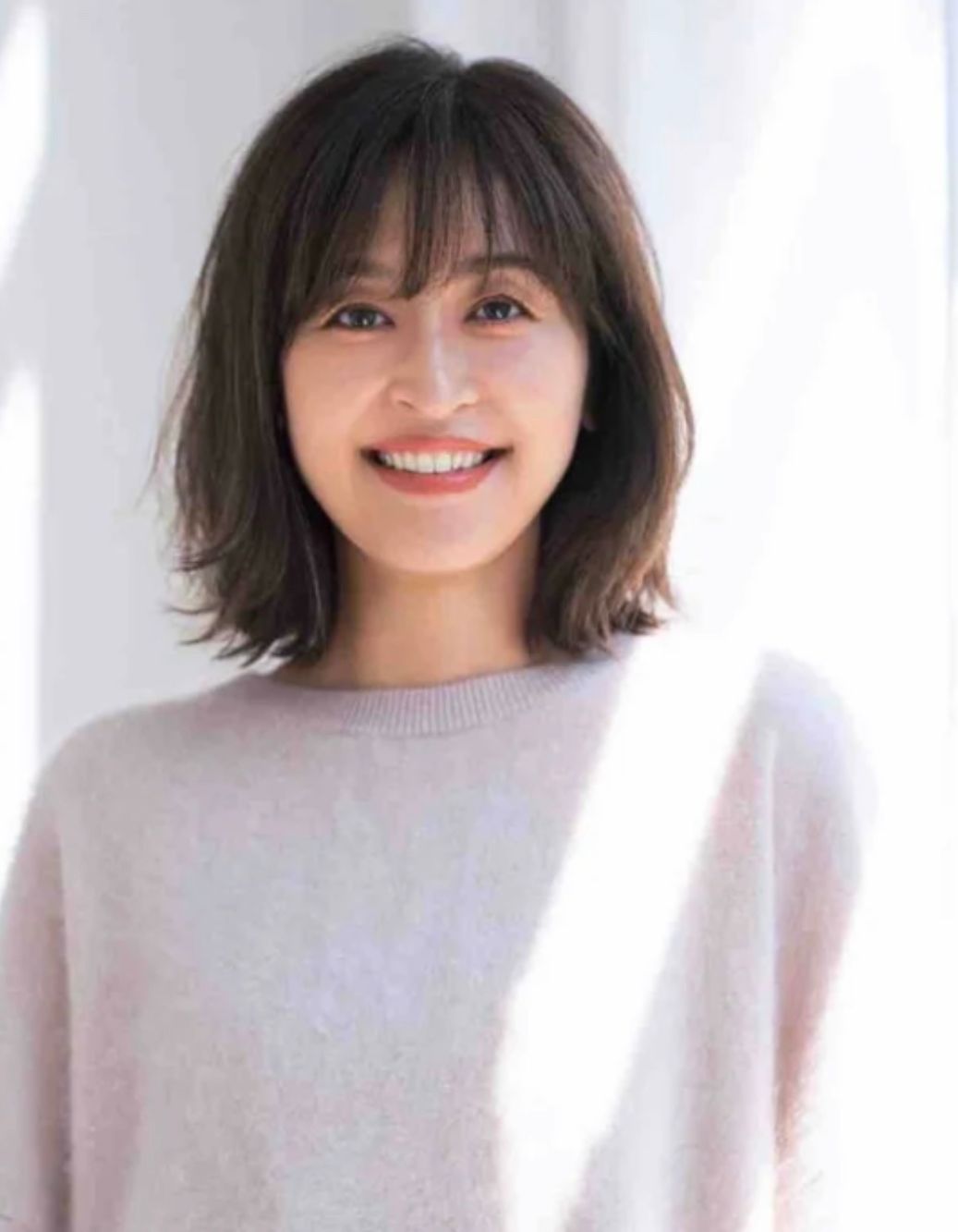 中年女士发量少烫什么发型好看,中年女士烫什么头发好看显年轻