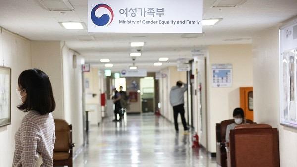 韩国重金求子,韩国推生育新政引发争议