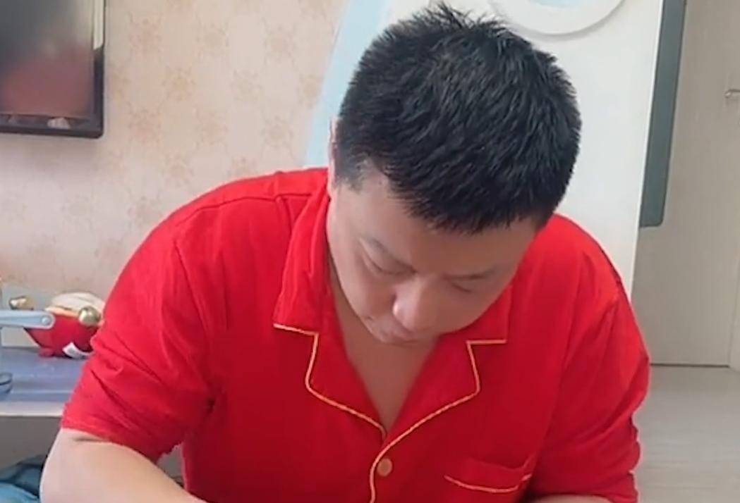 男德天花板明明，全网“反恐婚第一人”，疼媳妇是作秀还是真爱？