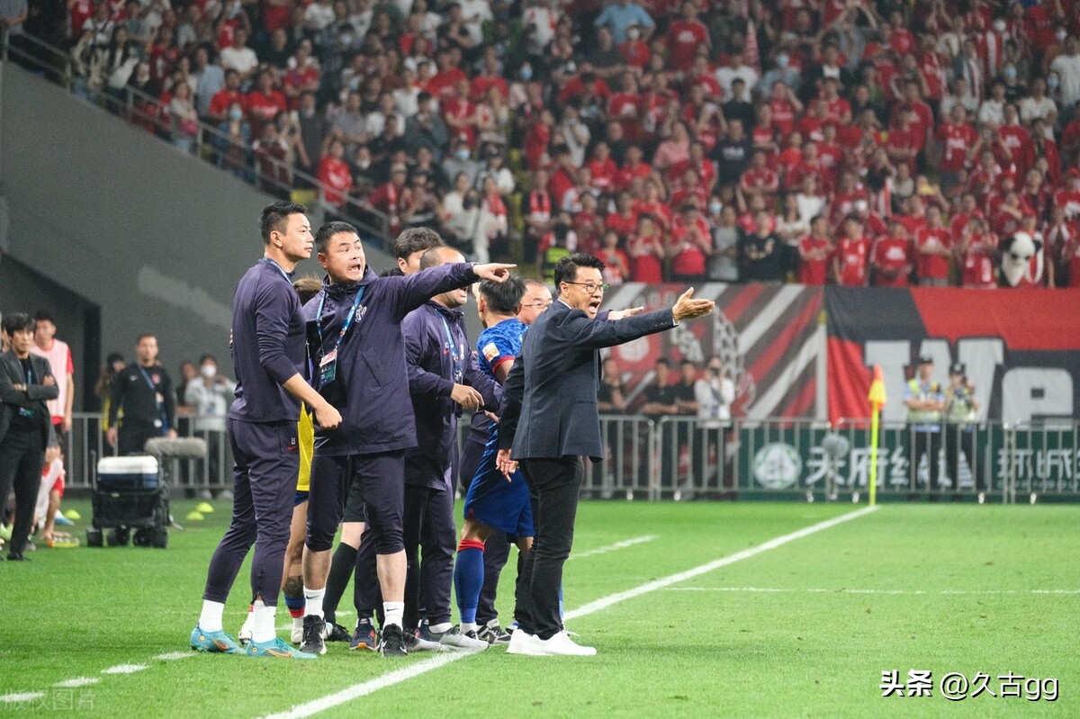 嘴硬？输球+8黄1红吴金贵心不甘，马镇一拳或“打蒙”扬科维奇