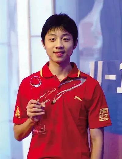 马龙许昕2019年撑起国乒,2020乒乓总决赛马龙对许昕谁赢了