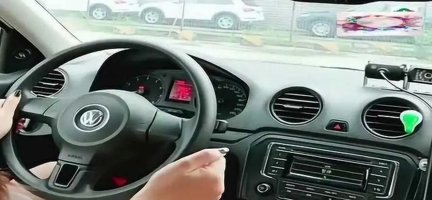 辽宁一男生被驾校女教练猥亵，*体下**受伤后说：那个女人像疯狗