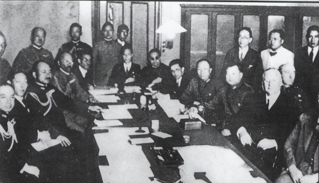 三个月打光国军精锐部队，70万国军难敌30万日寇，真相究竟为何？