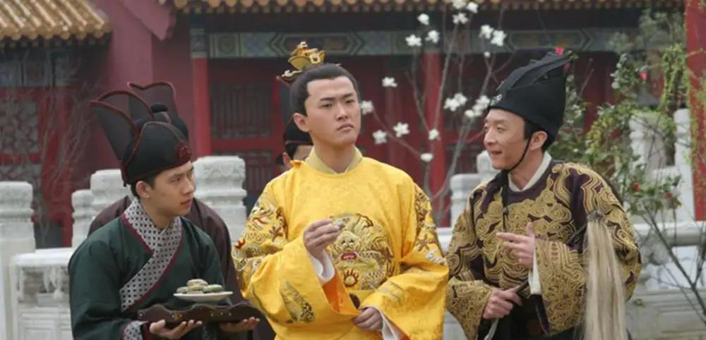 宫女遭遇*暴强**生下太子后,被打入冷宫,去世前对儿子不敢多说一句