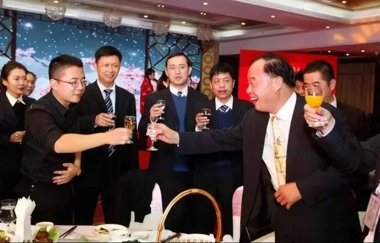 中国人送礼要面子：这8款白酒高档有口碑，送领导送长辈挺合适