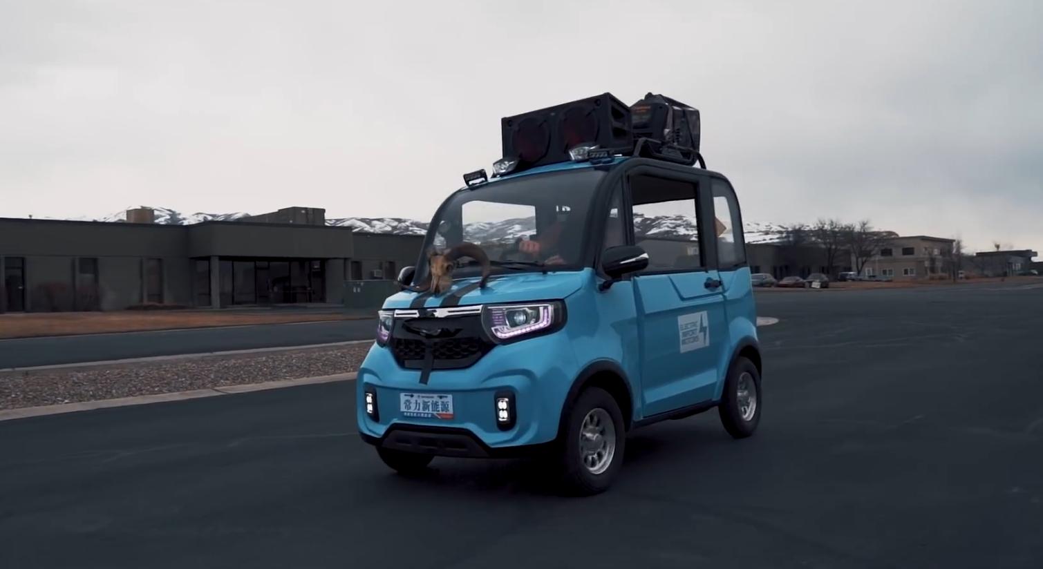 美国佬看不上我国电车，图便宜花2000买来试驾，却爱上了中国制造