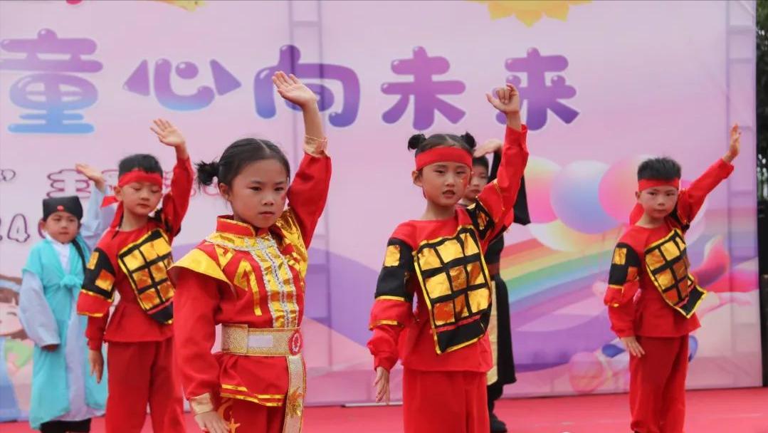 幼儿园庆六一活动报道,花开新时代童心向未来朗诵视频