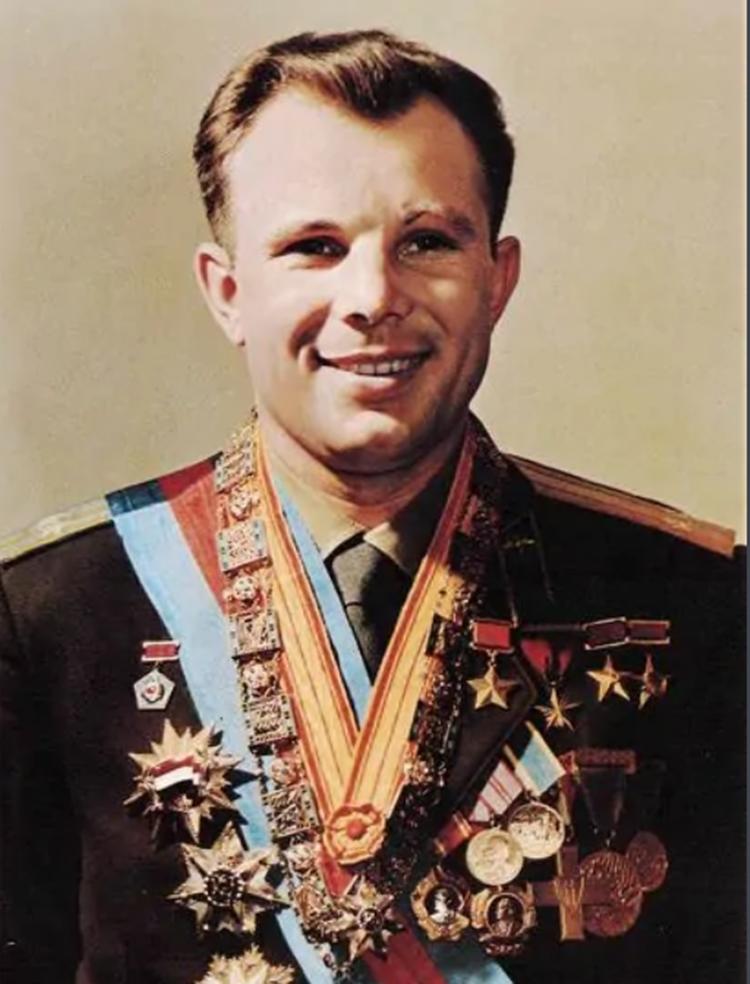 美国给瑞士月球土壤是假的吗,美国送荷兰的月岩样本