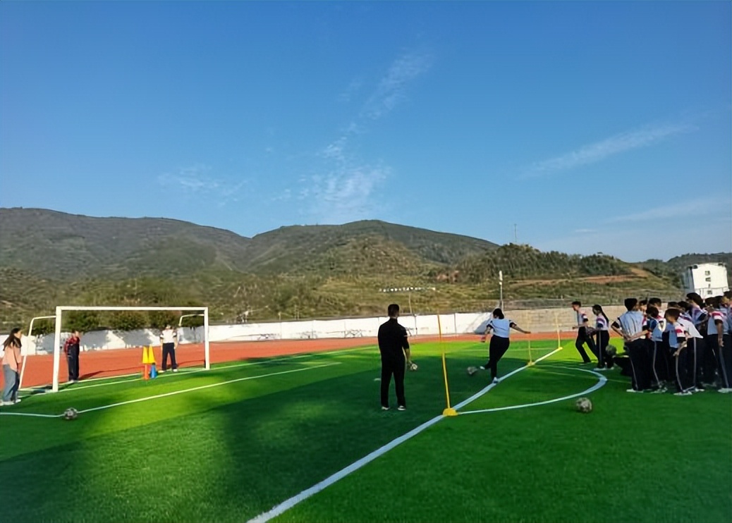 竹山县秦古中学表演操,竹山县秦古中学素质展演