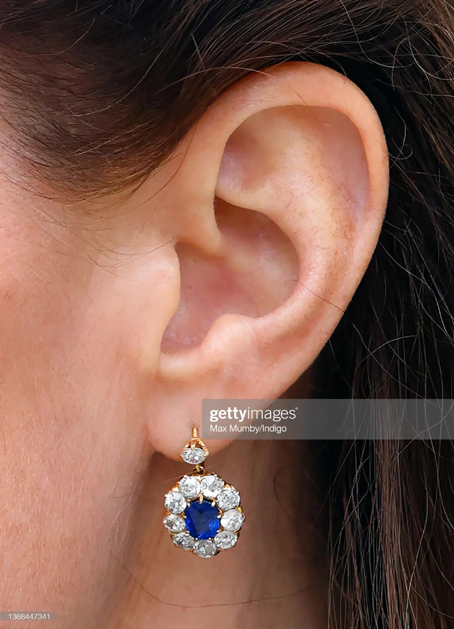 一套蓝宝石，婆媳两人造，凯特王妃和戴安娜王妃棋逢对手了