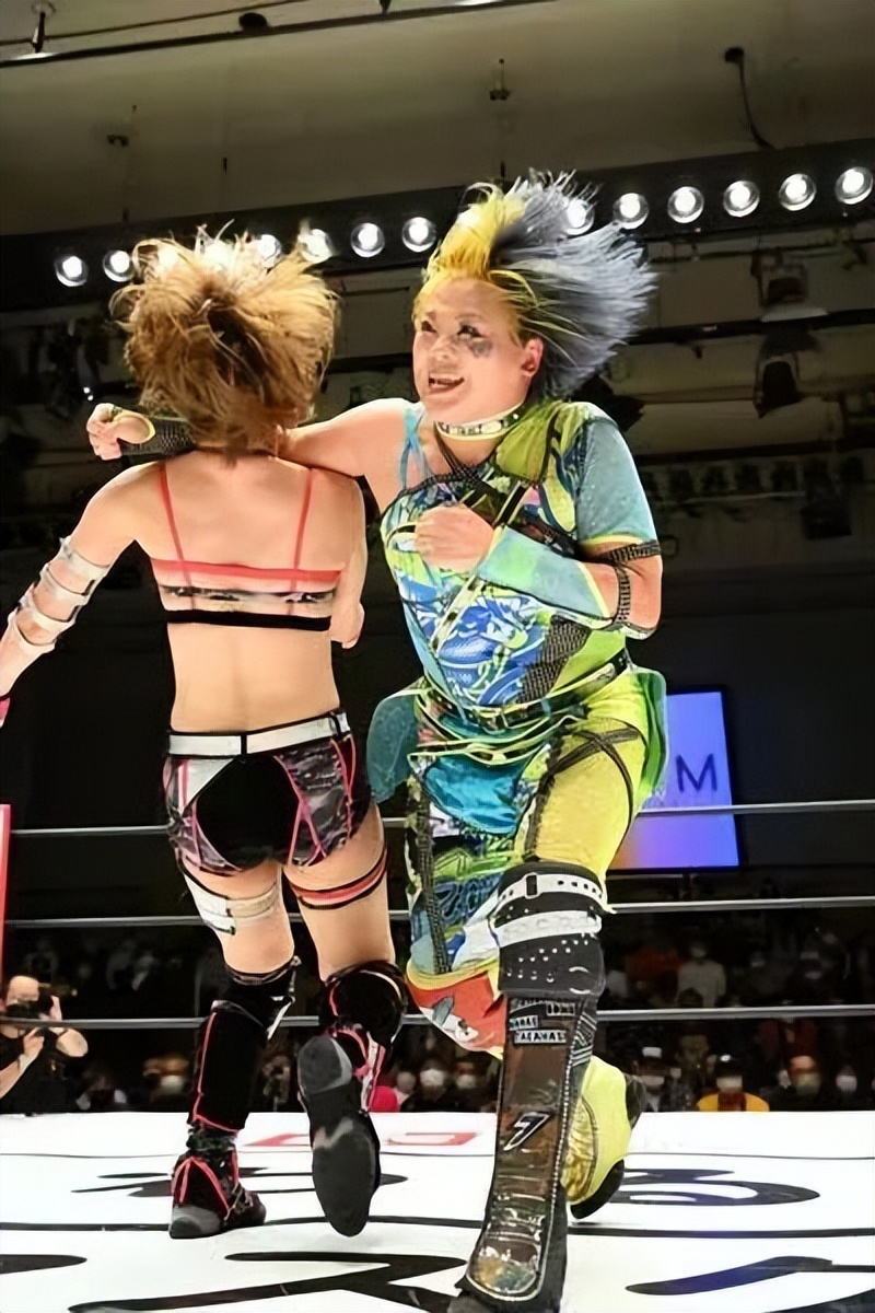 惊艳绽放！让Sareee和NanaeTakahashi带您一起领略摔角的魅力！
