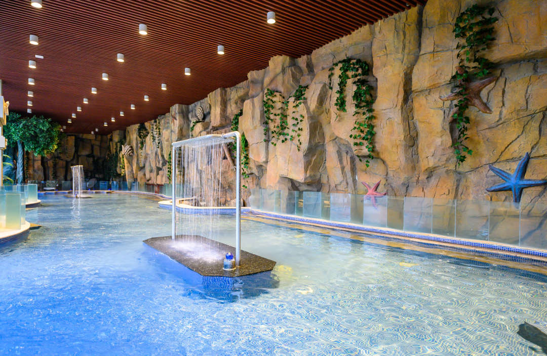 银河温泉双人水果温泉,泡汤泉免费吃水果