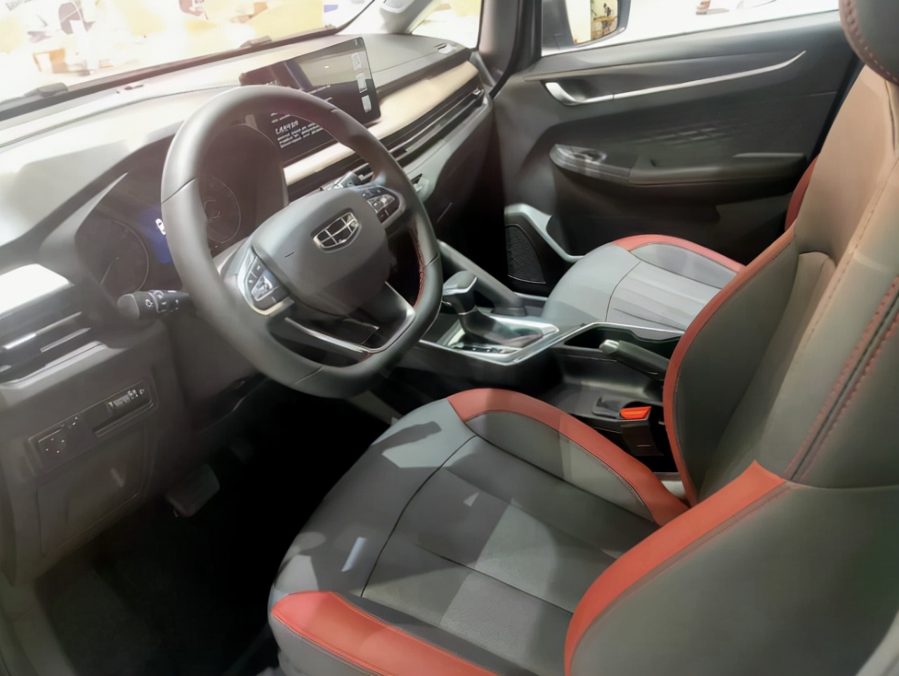 外观微调动力升级试驾全新远景x3,省油便宜性价比高的车空间大