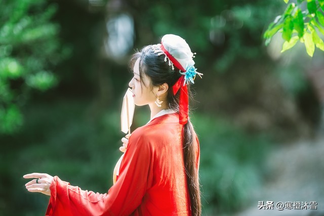 古诗词里的爱情适用什么歌曲,用古诗表达爱情