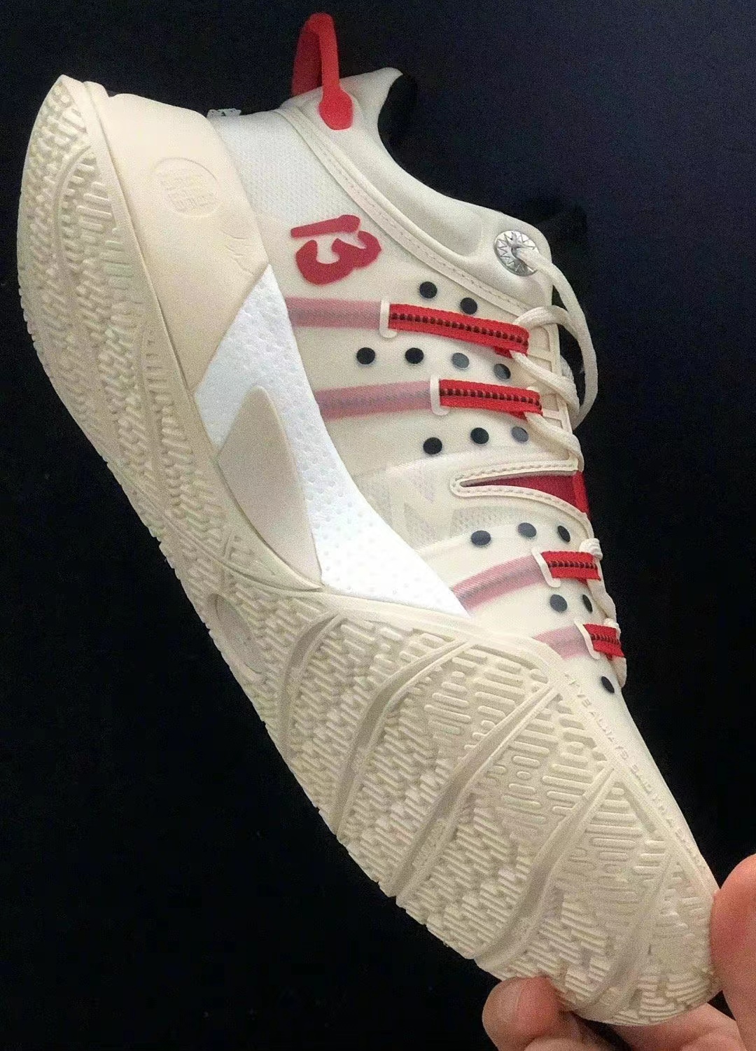 李宁cj一代黑红配色,李宁18号篮球