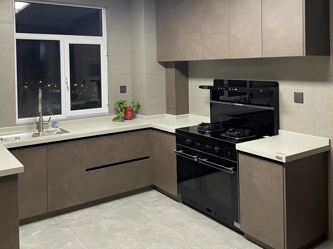 厨房用集成灶好还是分体烟灶好,厨房装修集成灶好还是老式灶好