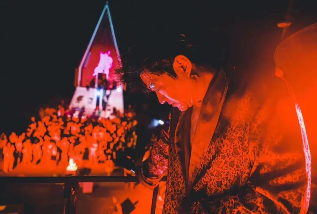 10年不接戏,他47岁靠配角走红,被赞“天才演技”!