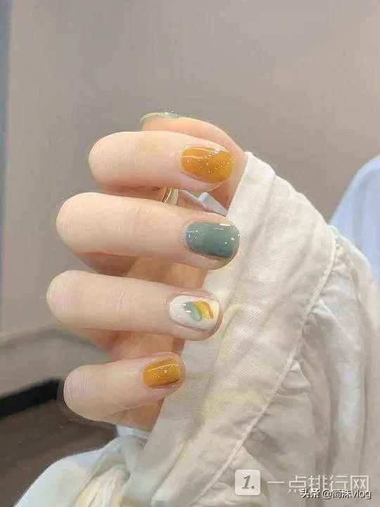 2022美甲爆款新年小短甲,适合2022过年的美甲图片