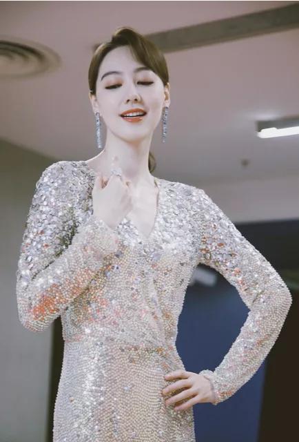 王冠惊艳迷人照片,王冠唯美图片