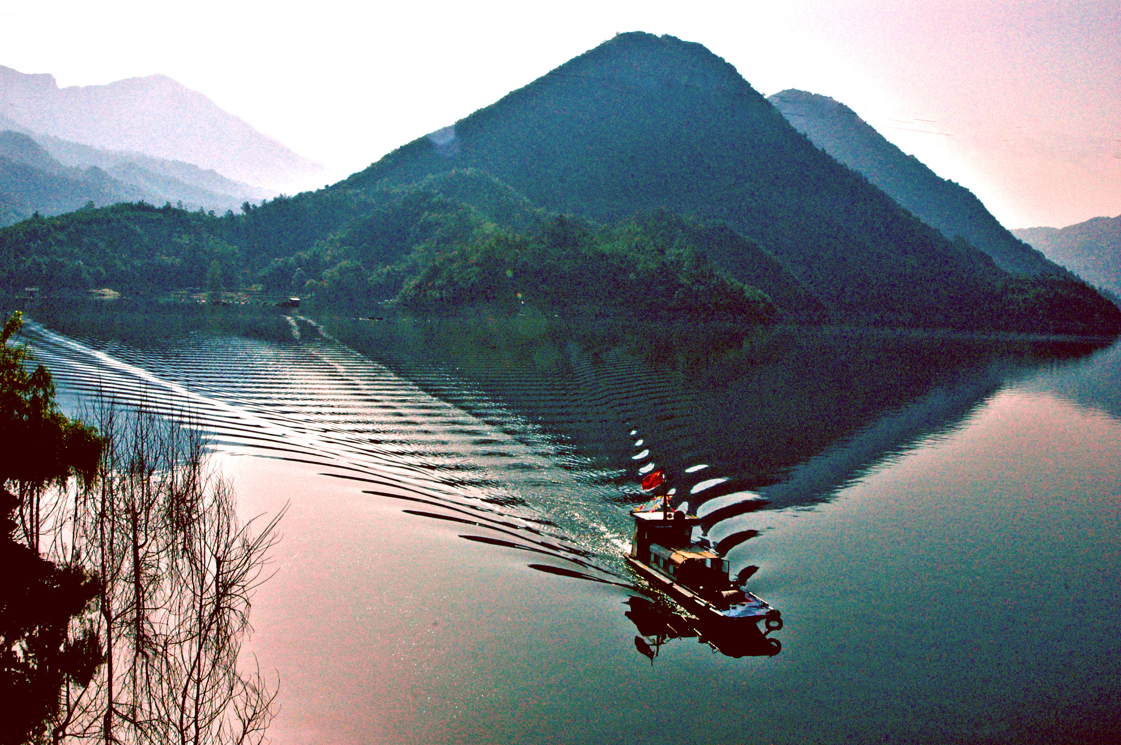 清江古诗杜甫,杜甫《清江》